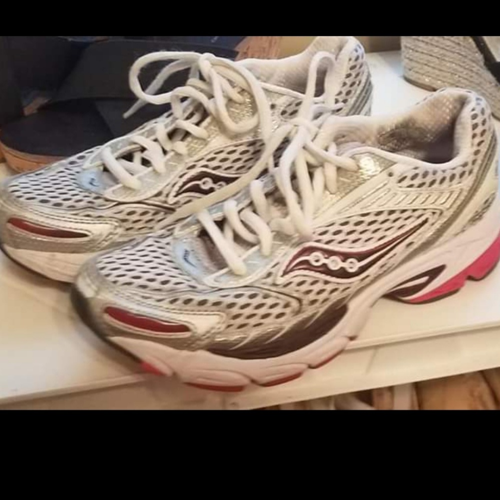 Saucony women's tennis shoes